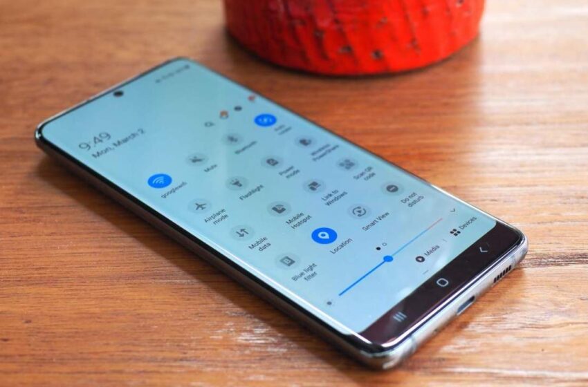  Android 12 is coming to these Samsung phones, but you should probably wait